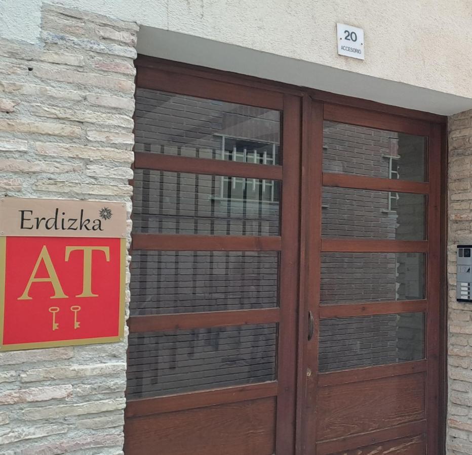 Erdizka, Centrico Apartamento Turistico Con La Mejor Vista Plaza De Los Fueros Estella Exterior foto